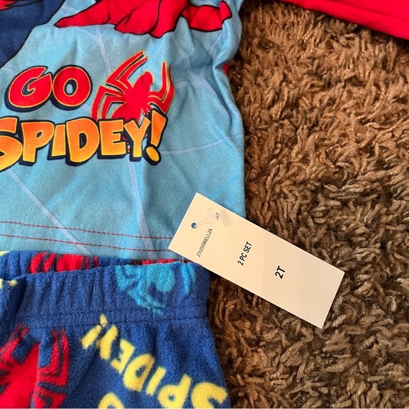 NEW NWT Spider-Man Pajamas Set Book Little Boys 2T Blue Red Fuzzy Soft - Picture 4 of 8
